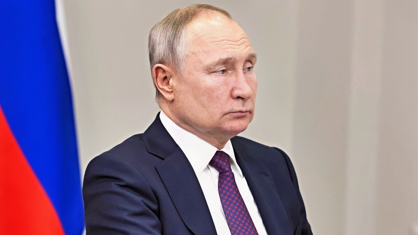 Putin just revealed Ukraine offered to stop burning Russia’s refineries ...