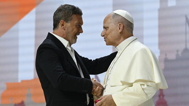 La emotiva confesión de Antonio Banderas al papa León XIV: 