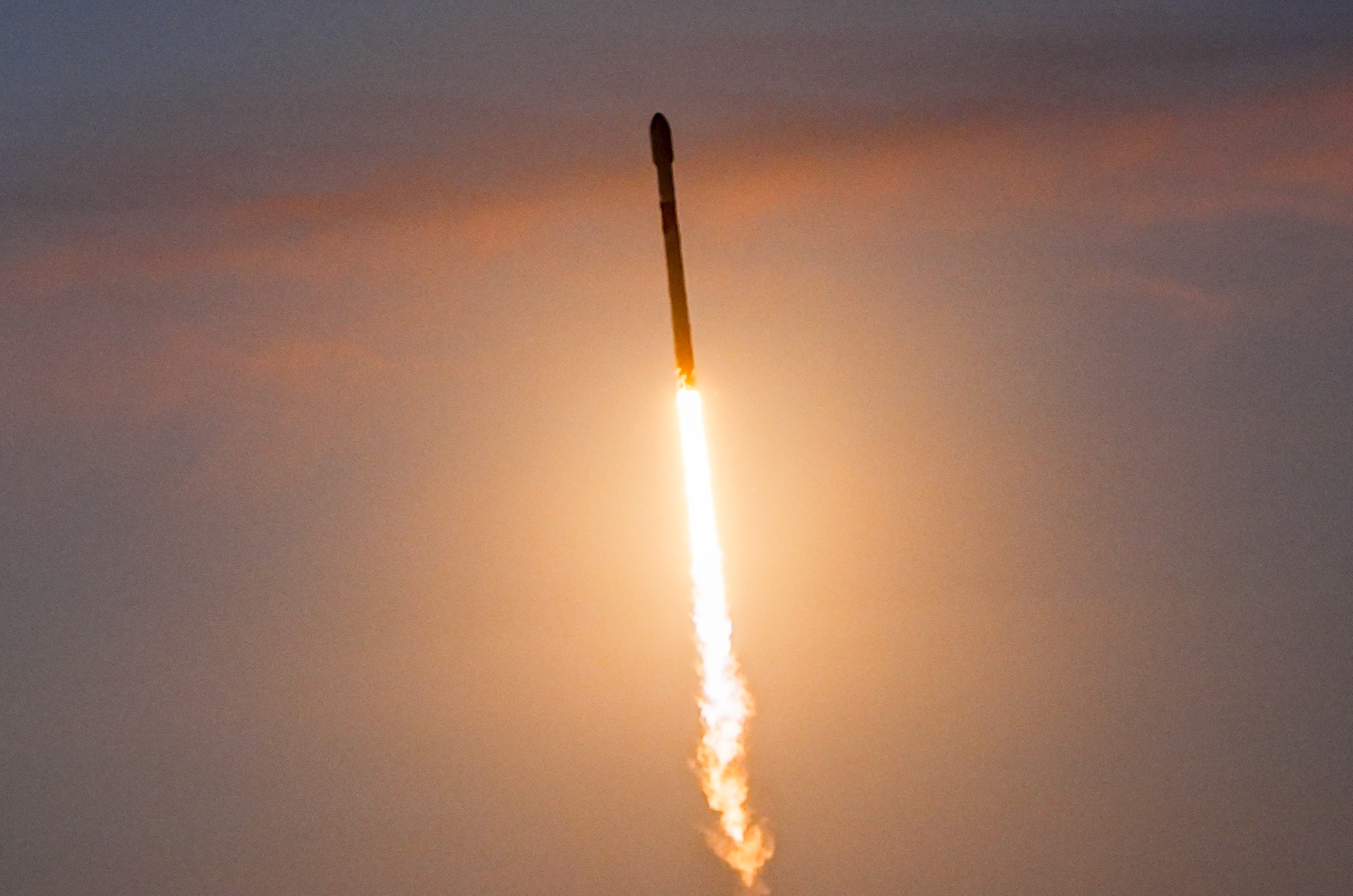 SpaceX to launch Starfall spacecraft from Florida. What time is liftoff?