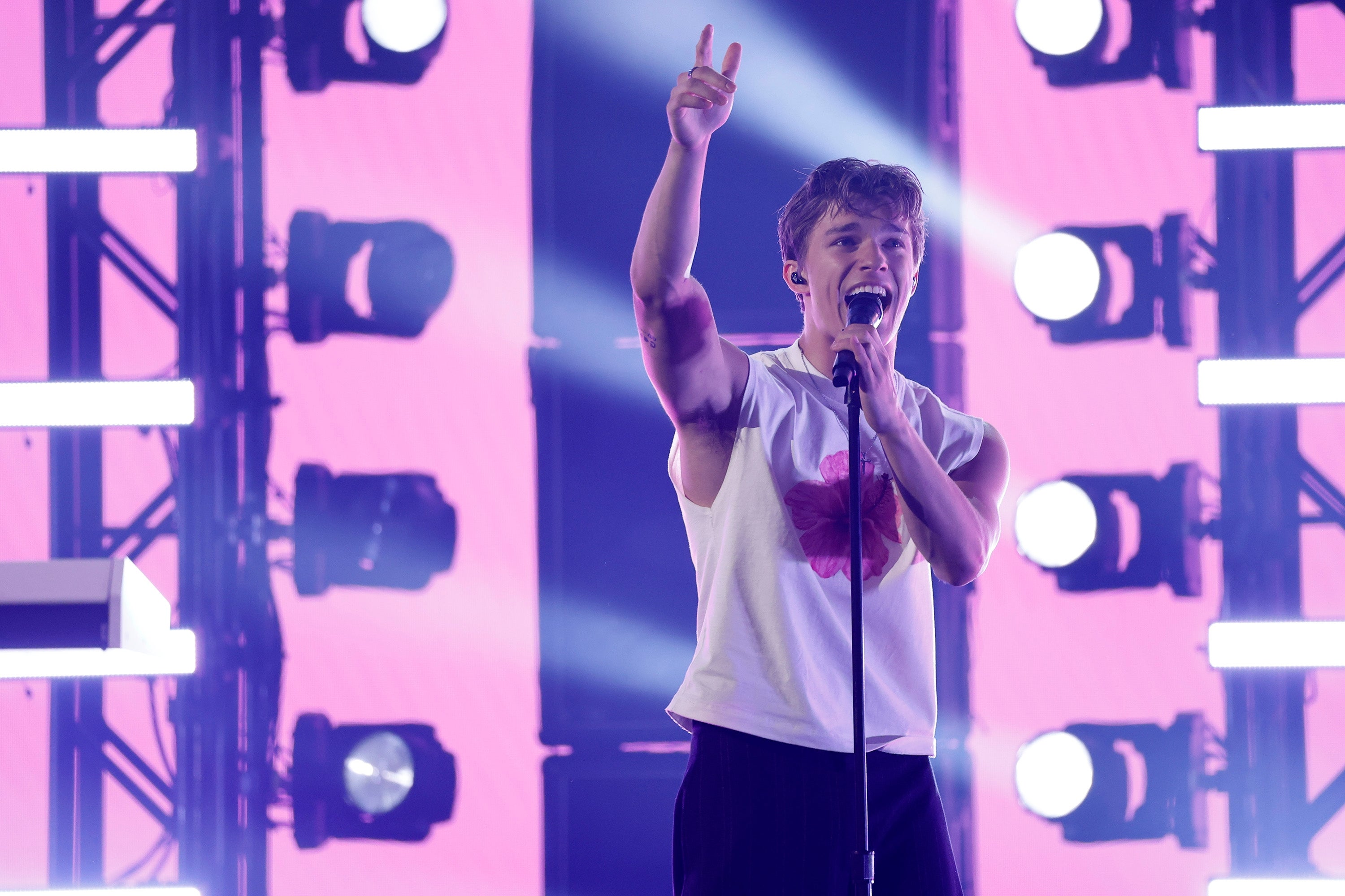 From a viral tour to a new EP, Alex Sampson has had a whirlwind year ...
