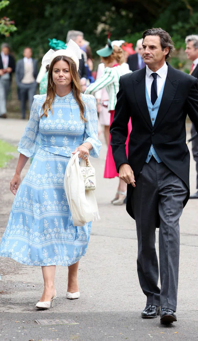 kate-ch-m-m-t-b-n-trai-c-m-c-i-con-trai-c-ng-ch-a-anne
