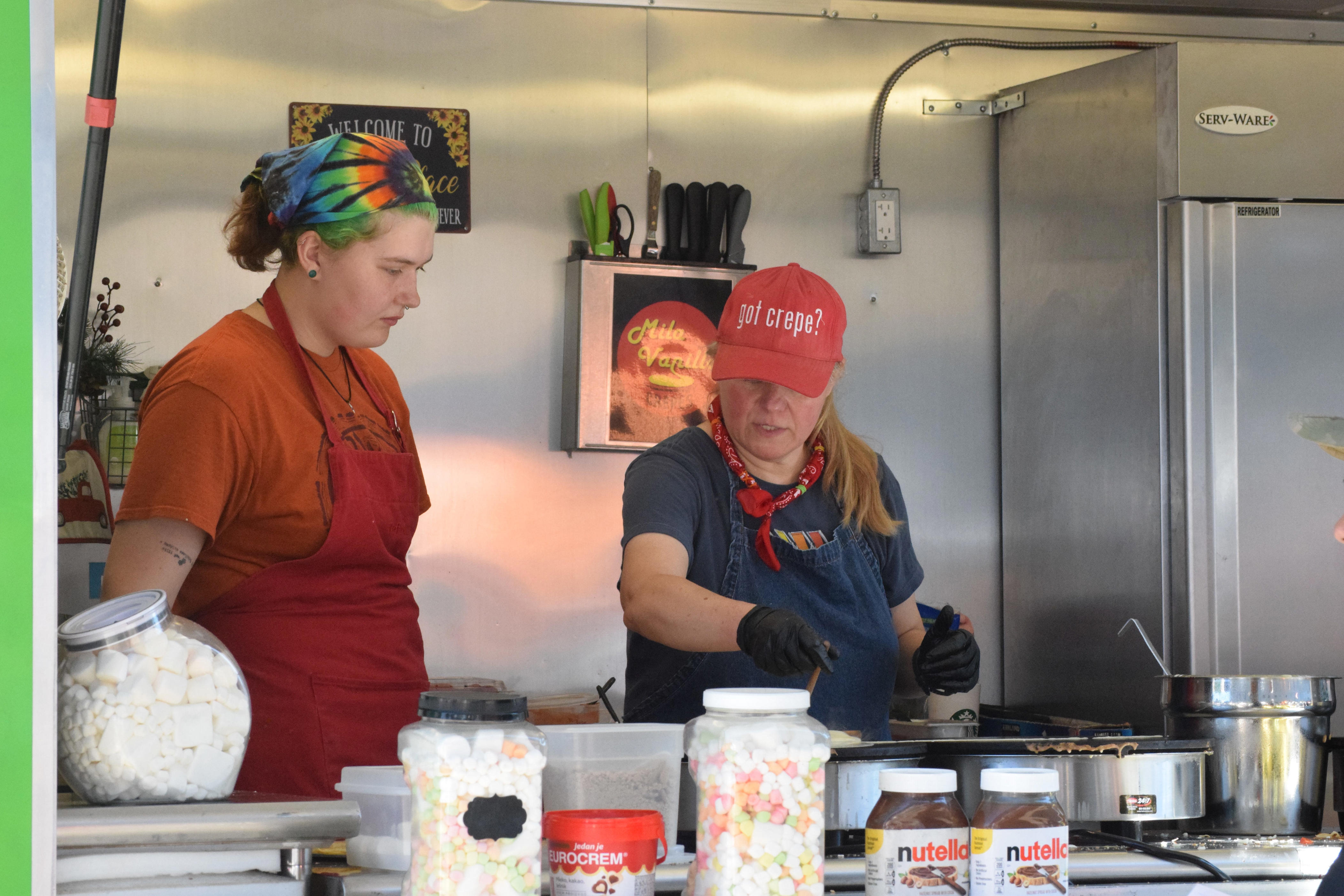 Downtown Appleton Farm Market kicks off season with sunny day, crowds