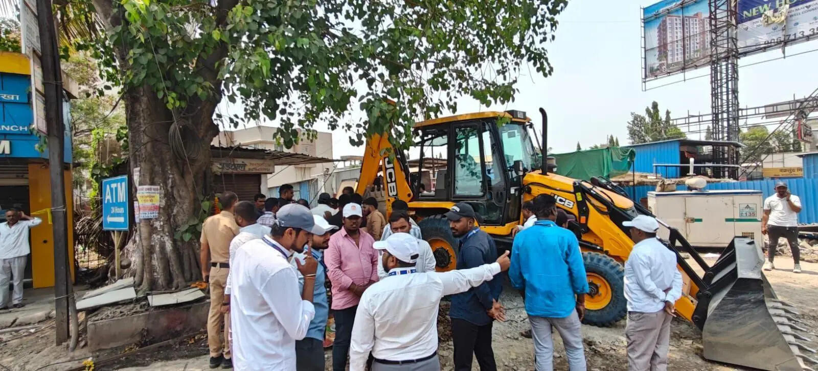 Alandi Municipal Council cracks down on encroachment along Pune-Alandi ...