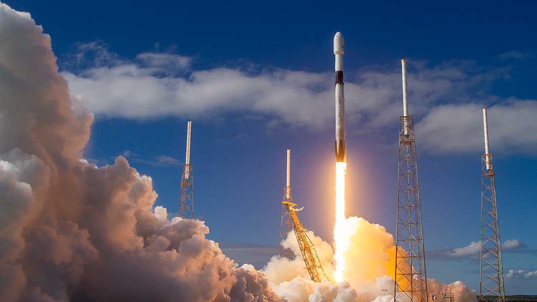 SpaceX stock: Analyst boosts valuation on Blue Origin news, Ark buys shares