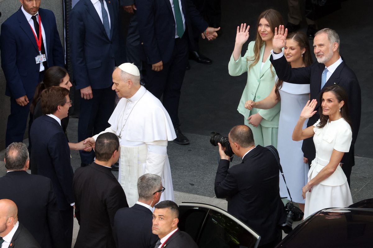 The King and Queen, along with Princess Leonor and Princess Sofia, wave as Pope Leo XIV shakes hands with the Mayor of Madrid, José Luis Martínez-Almeida, and his wife, Teresa Urquijo.