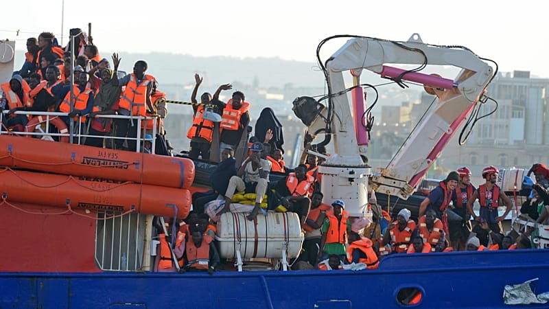 Au moins 11 migrants portés disparus dans un naufrage en Méditerranée