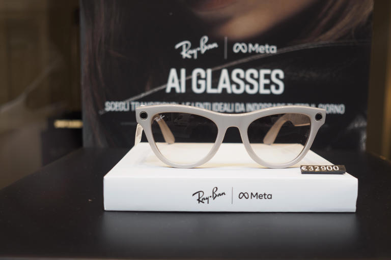 Smart glasses may soon need a visual indicator when recording in ...
