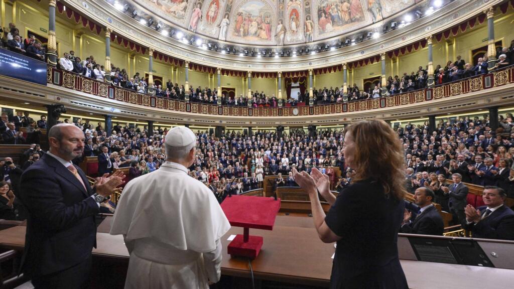Papa Leão XIV lembrou o drama migratório no Parlamento espanhol