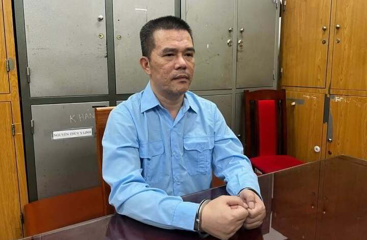 Bùi Huỳnh Bính Ngọc tại cơ quan công an.