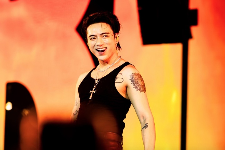 Soobin lần đầu hát live ca khúc 10 triệu view đang gây sốt mạng xã hội
