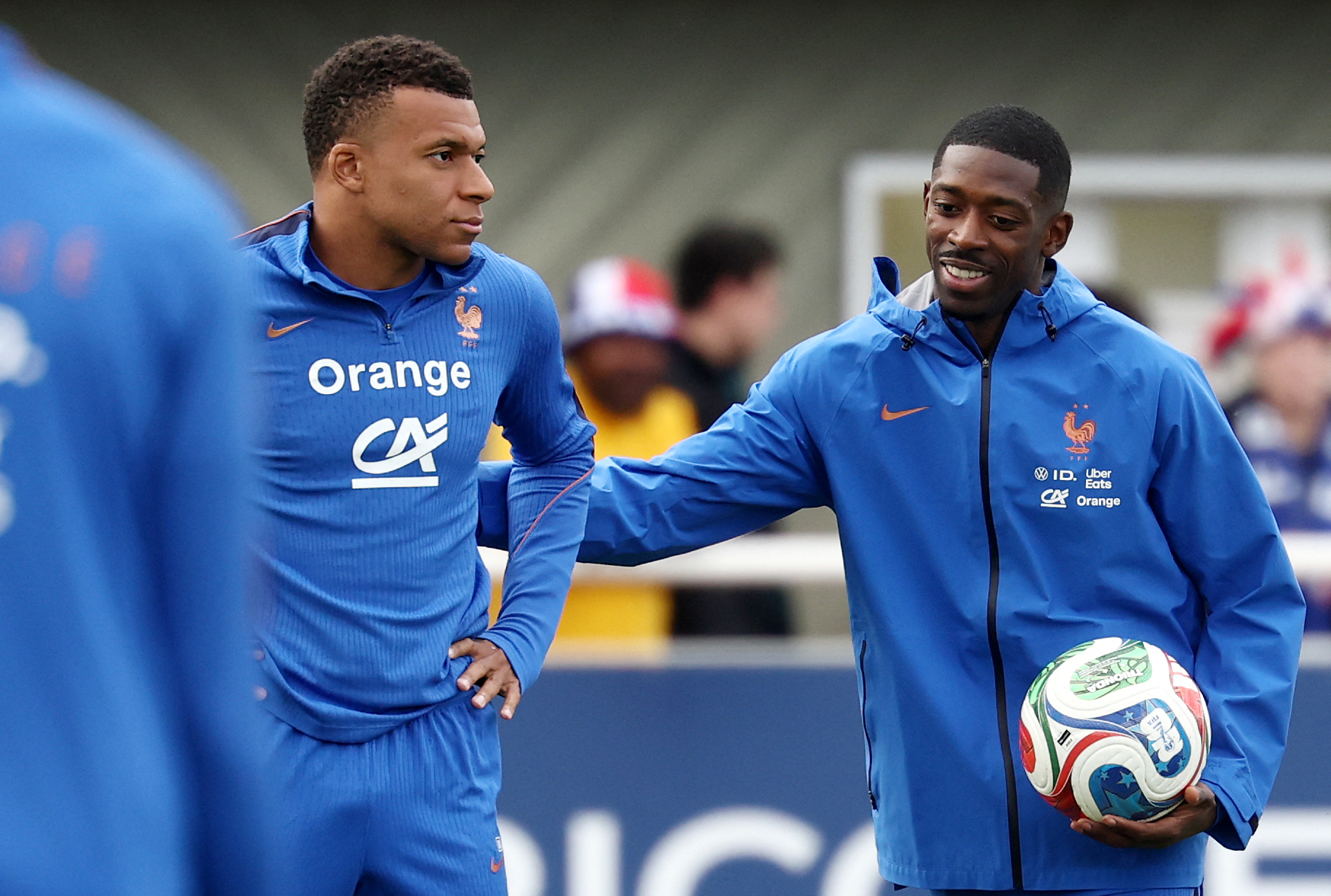 Dembele chấn chỉnh Mbappe trước World Cup