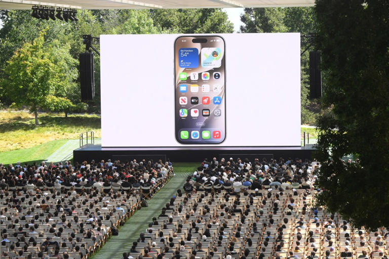 Apple reveals long-delayed Siri AI makeover at Worldwide Developers ...