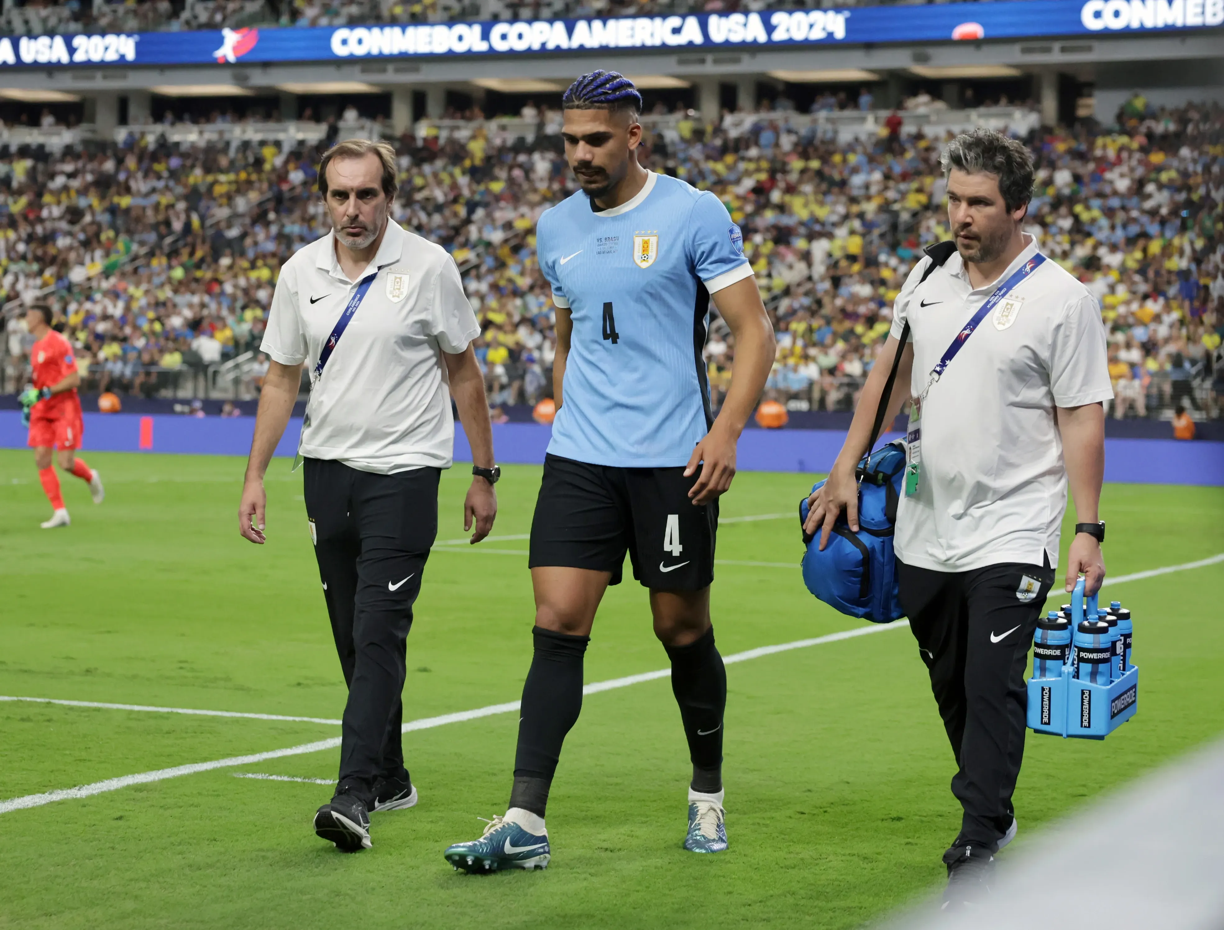 Ronald Araújo, en duda para el debut de Uruguay en el Mundial y su ...