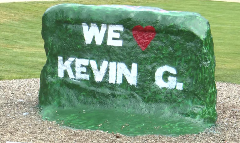 ‘We heart Kevin G’: MSU community paints rock in support of outgoing ...