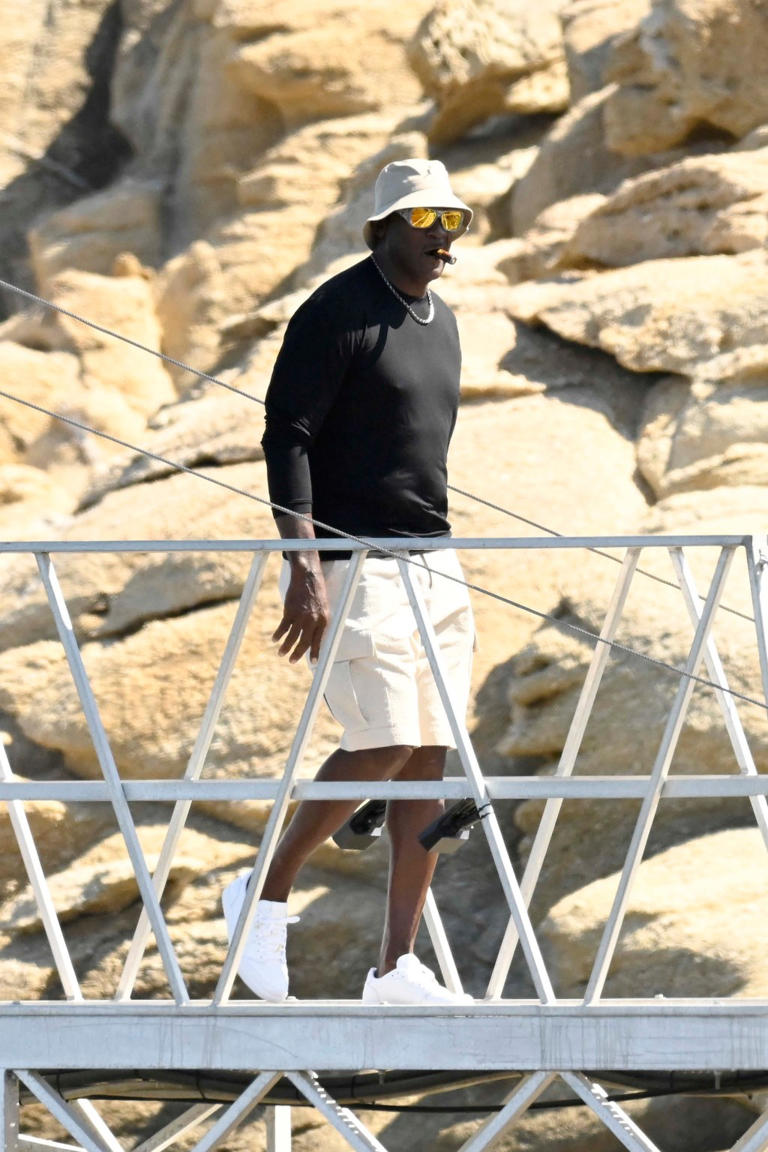 Michael Jordan 'deeply saddened' by Stacey King's death at age 59