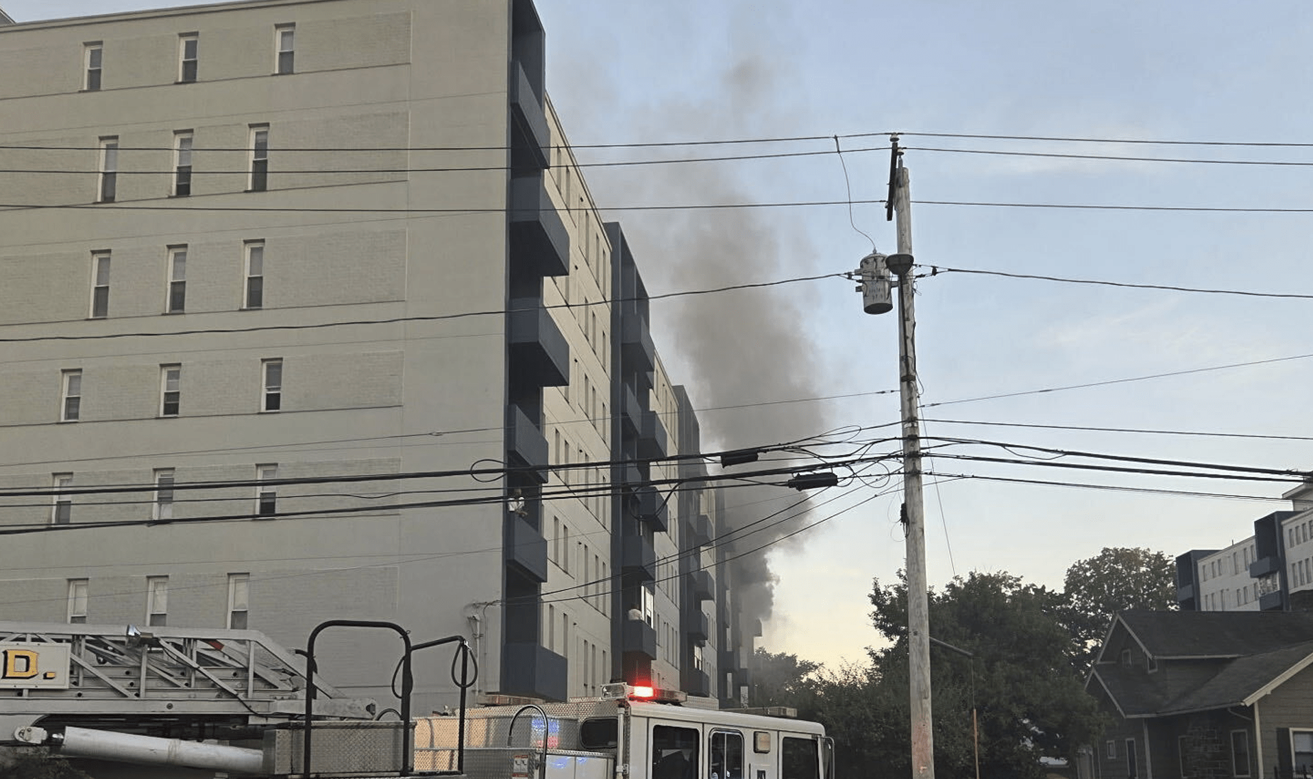 1 dead after jumping from apartment fire in New Haven: Officials