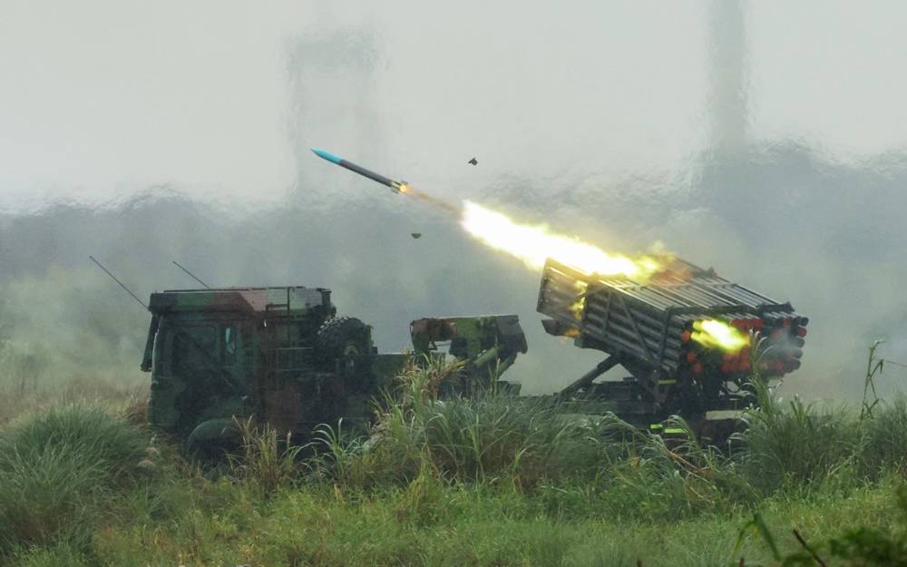 Taiwan simulates destroying an invading Chinese force in coastal drill