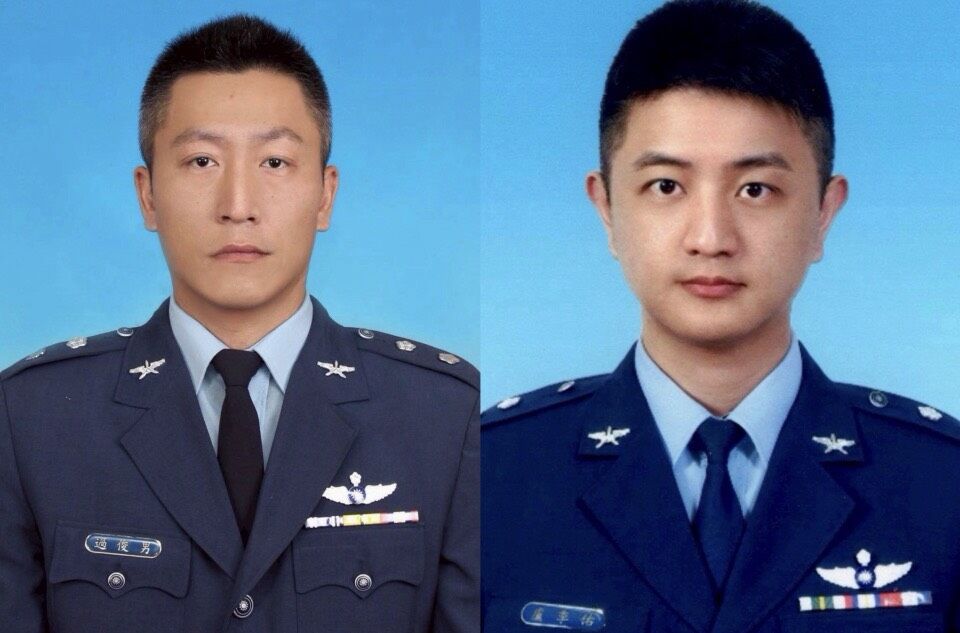 595人員塔載掛　誠航空情報隊 飛向最後航程! 2殉職飛官6/17告別式4機「缺席隊形」衝場致敬