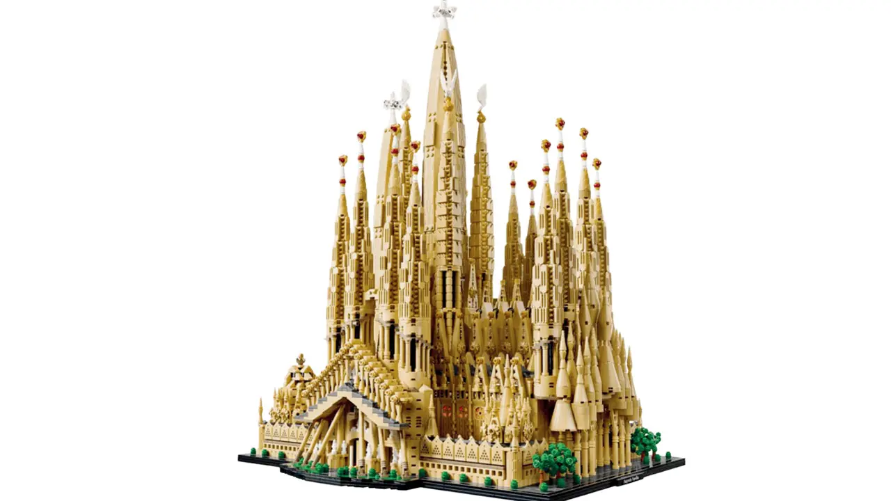 lego-unveils-biggest-set-ever-with-12-060-piece-sagrada-familia-replica
