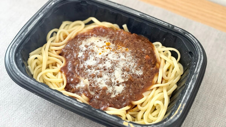 本格派ソースがたっぷり!【ファミマ】シェフ監修、贅沢パスタの味は?