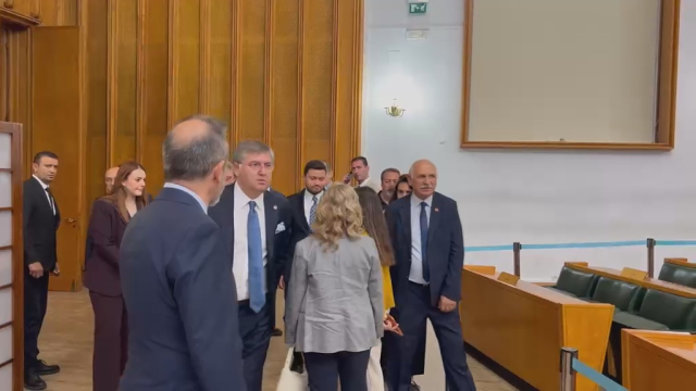 Meclis'te alarm! Kalabalık her geçen dakika artıyor