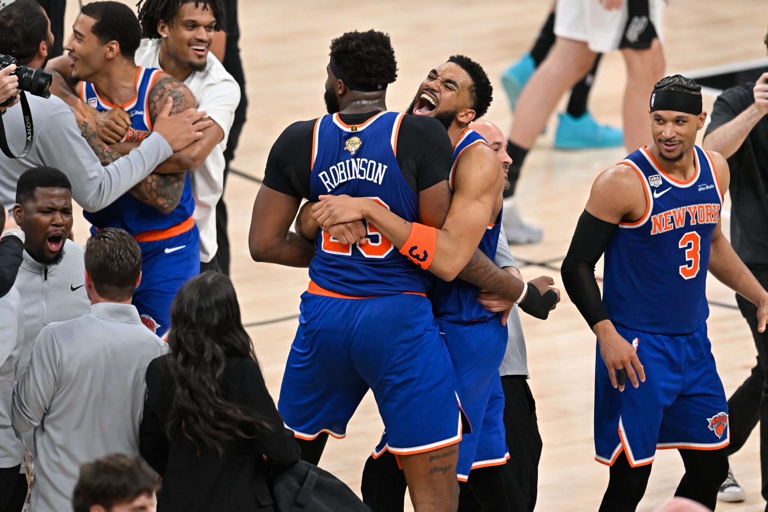 Knicks win first NBA championship in 53 years, close out Spurs in Game 5