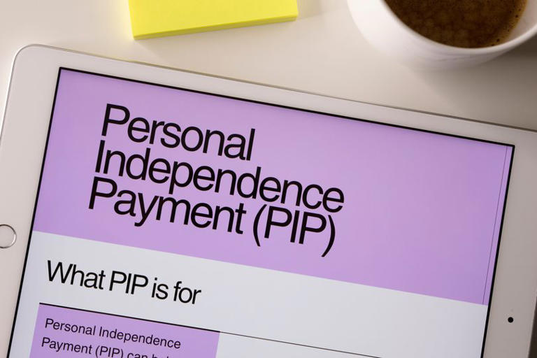 DWP shares 45 eye issues that could see PIP cash boost of £114 per week ...