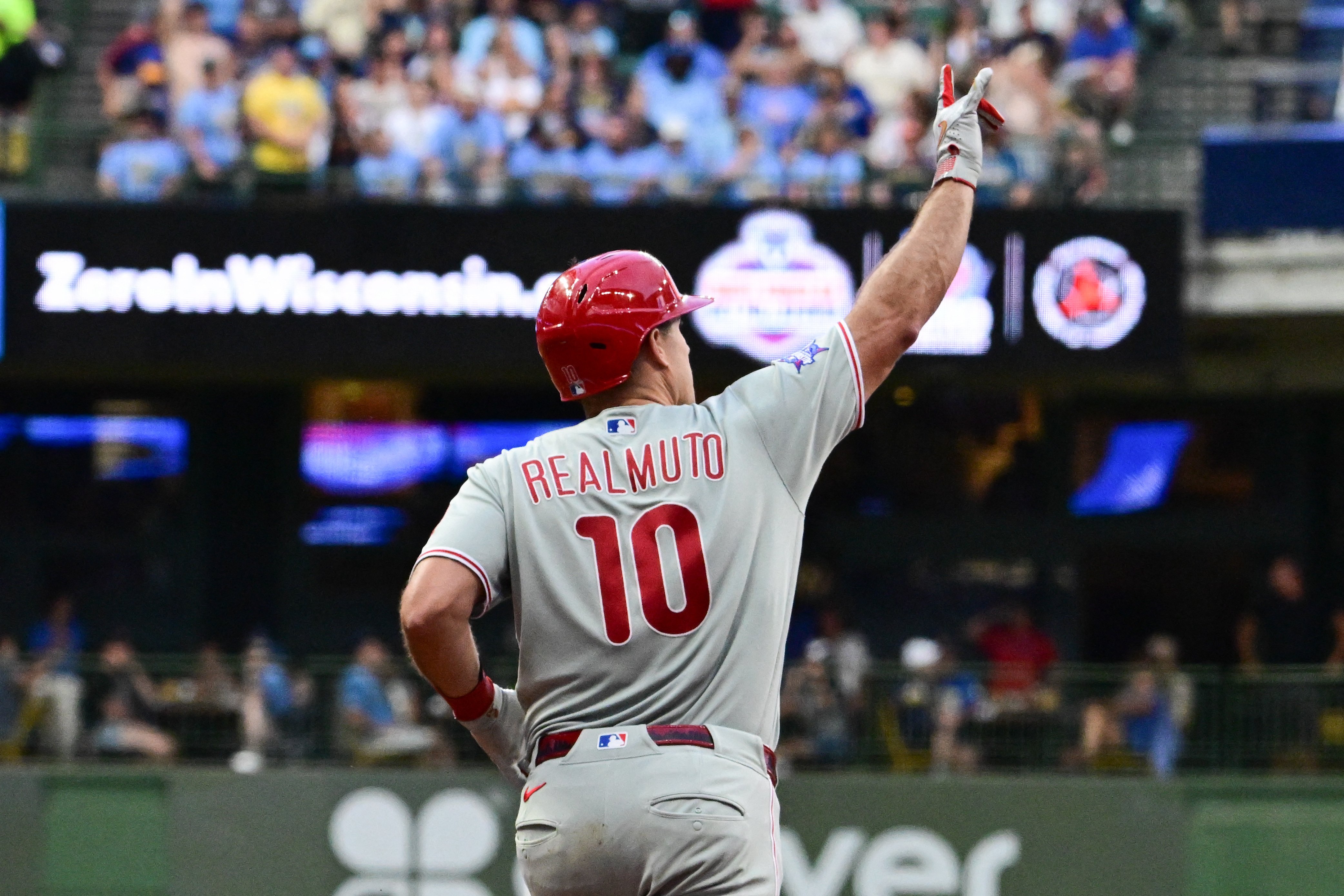 Phillies survive shaky late-inning bullpen work, win nail-biter in ...