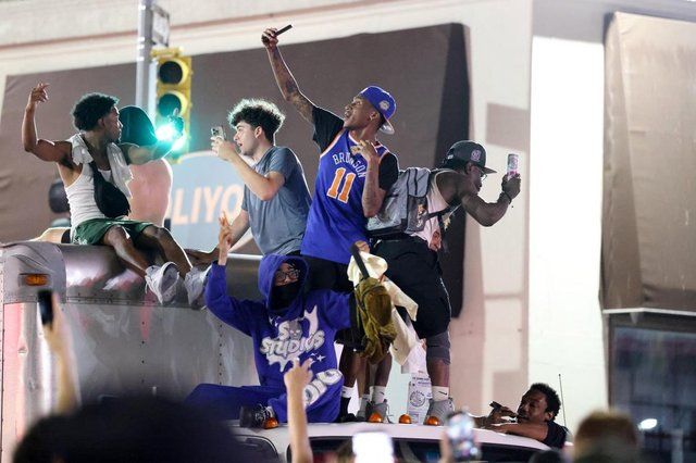 Knicks beat Spurs to claim first NBA title in 53 years