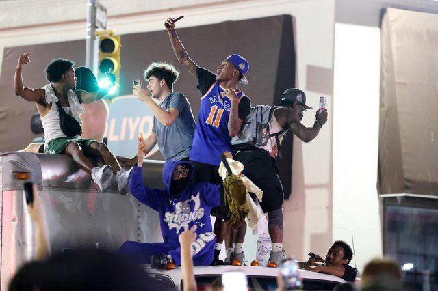 Knicks beat Spurs to claim first NBA title in 53 years