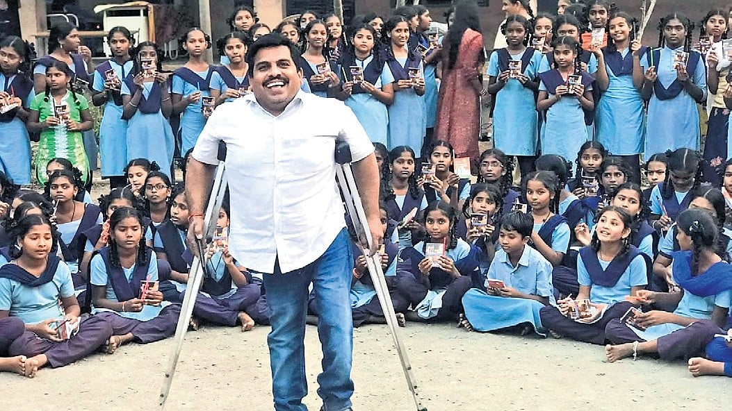 Nothing artificial about this Khammam teacher's sincerity
