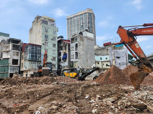 Hà Nội tăng cường kiểm tra công tác thu gom phế thải. Ảnh: Minh Hạnh