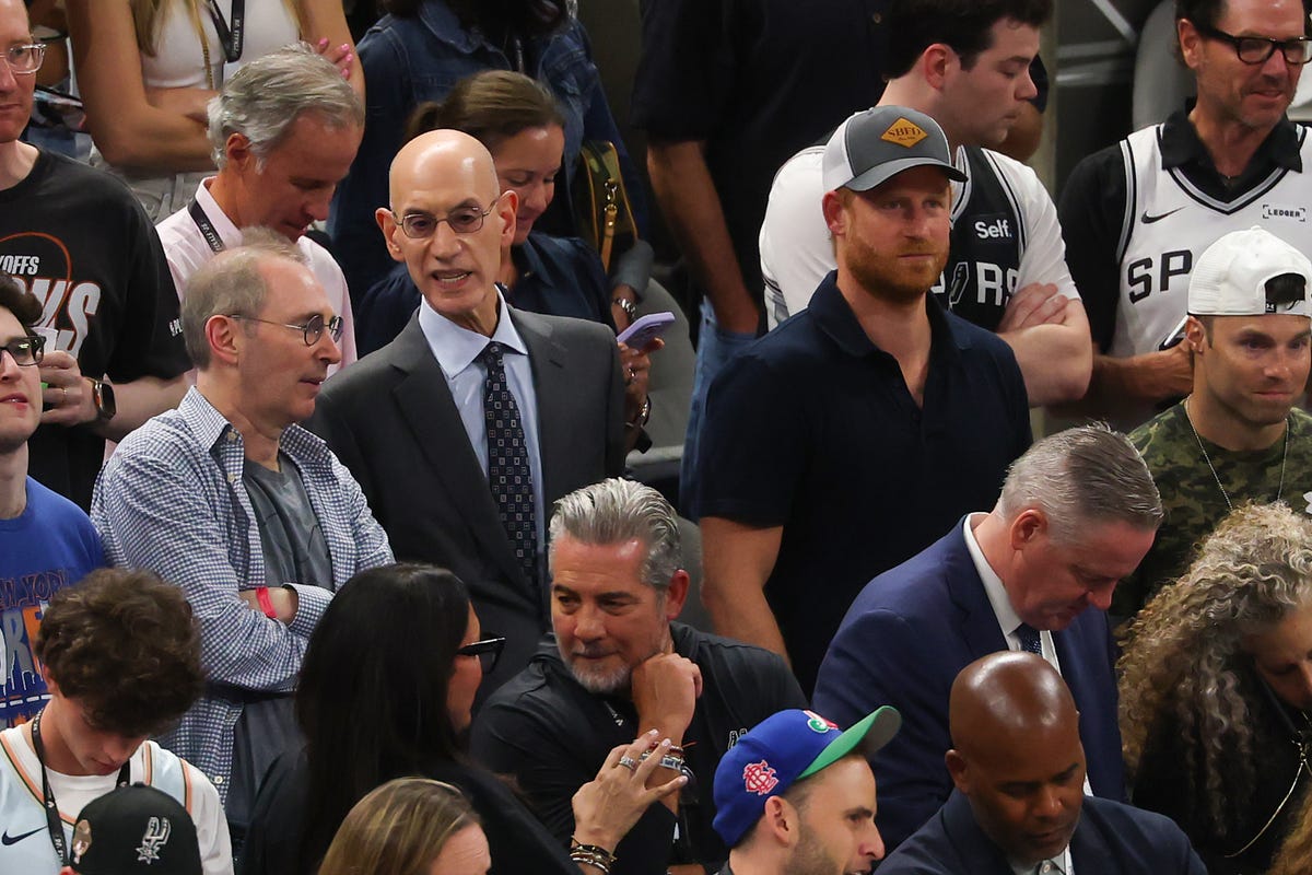 Prince Harry makes a surprise appearance at Game 5 of the NBA Finals in San  Antonio