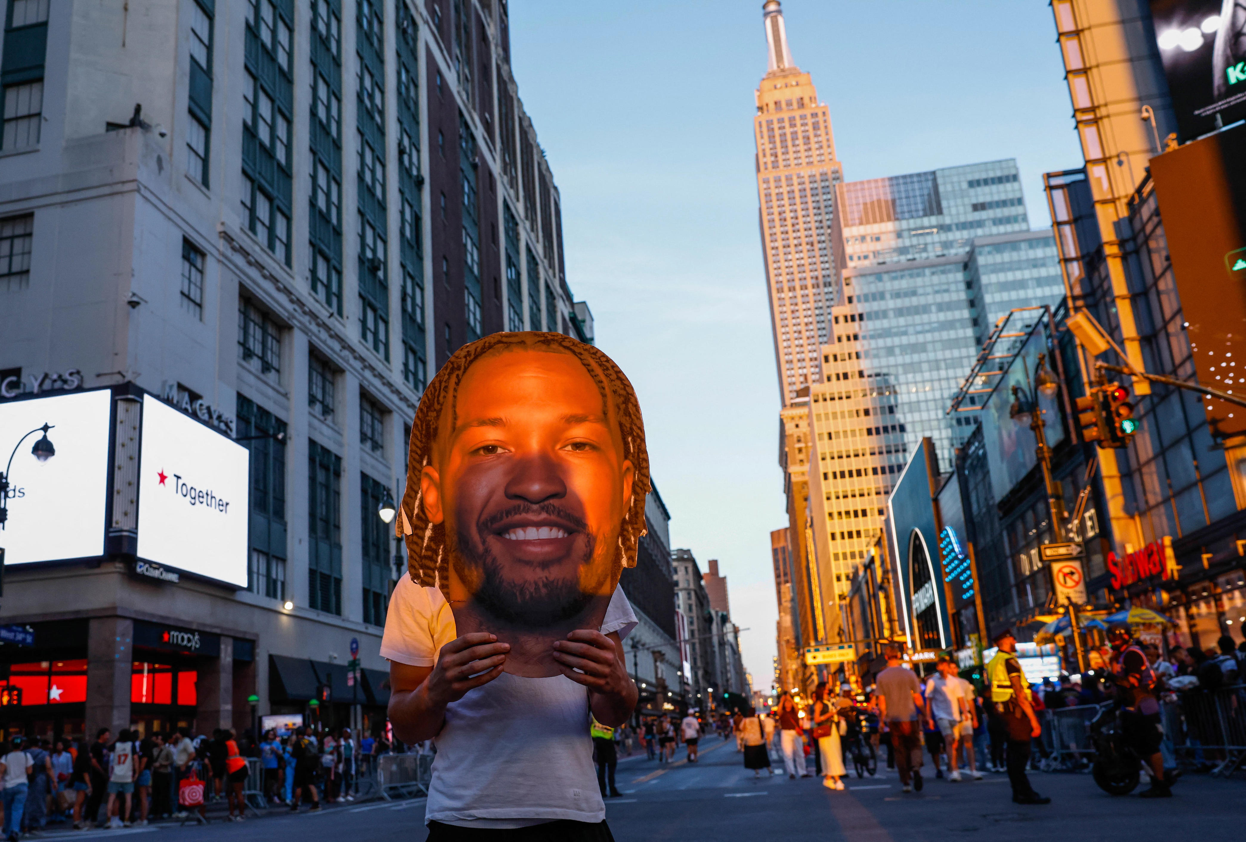 Where to go along the Knicks parade route to watch