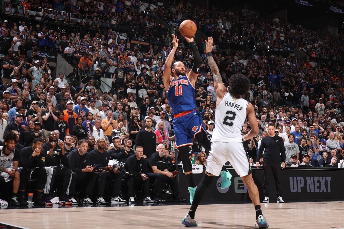 Knicks beat Spurs to claim first NBA title in 53 years