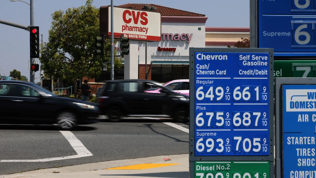 Prius tops Camry hybrid with 6 mpg lead in EPA ratings