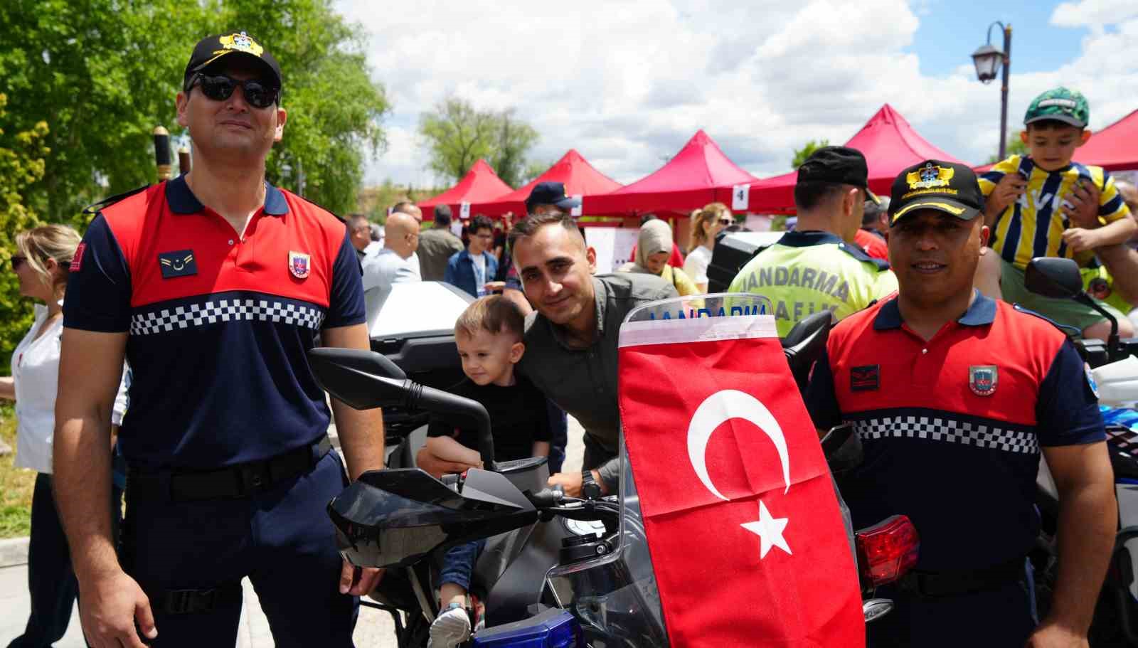 Yerli ve milli silahlar Aile Festivali’nde ilgi gördü