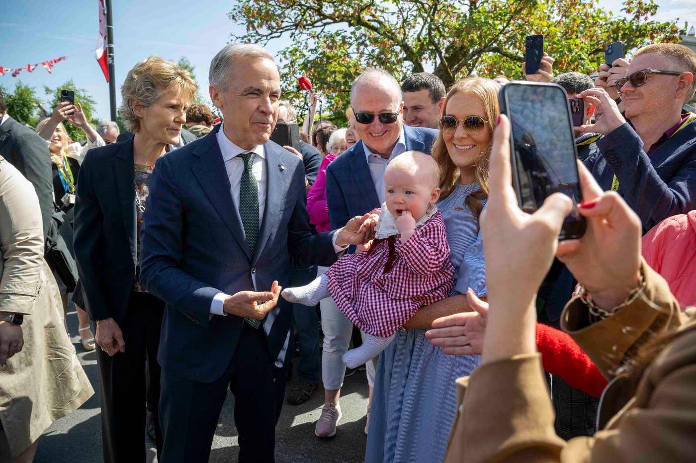 Le PM Carney rencontre la présidente de l’Irlande et visite la terre de ...