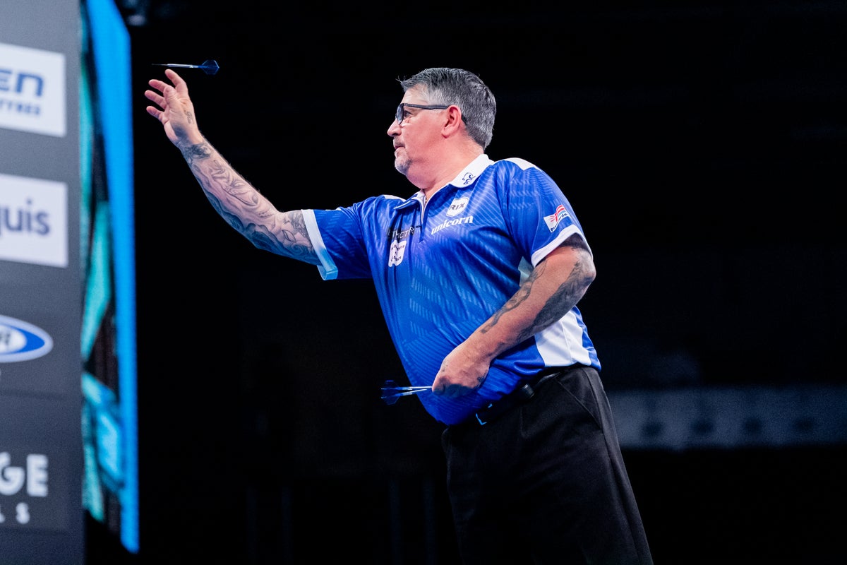 Two-time world champion hits out at 'absolutely rank' dartboard