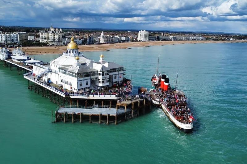 Eastbourne looking back: Historic paddle steamer PS Waverley’s visit to ...