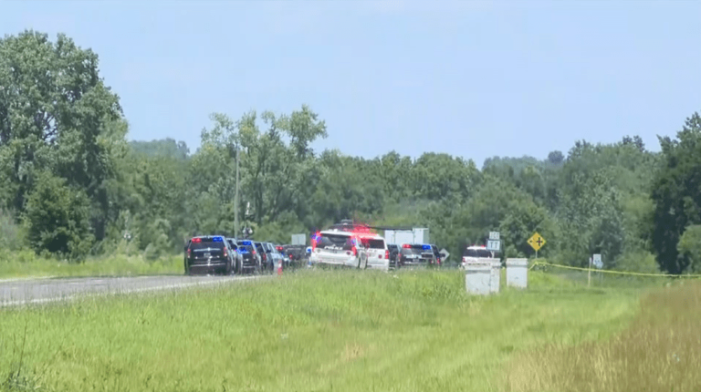 11 skydivers, pilot killed after plane crashes south of Kansas City