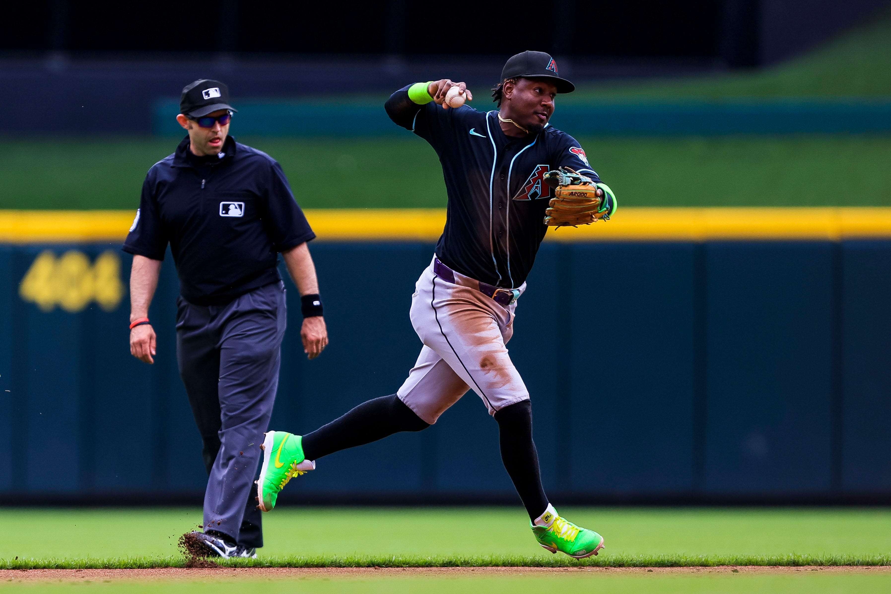 Diamondbacks at Reds live updates. Delay, heavy rain in Cincinnati