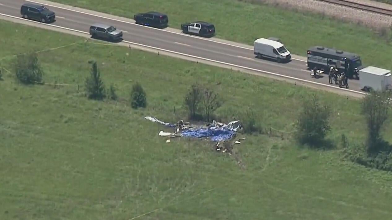 11 skydivers and pilot killed in plane crash near Kansas City