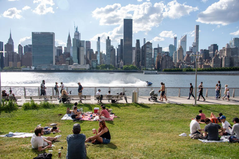 Championship-caliber weather in NYC before storms trickle in
