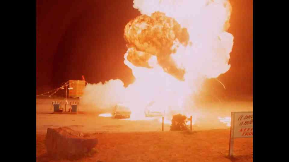 Explosion at the motel | Knight Rider