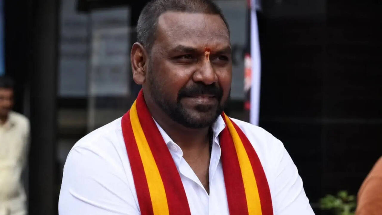 What motivates Raghava Lawrence to enter politics?