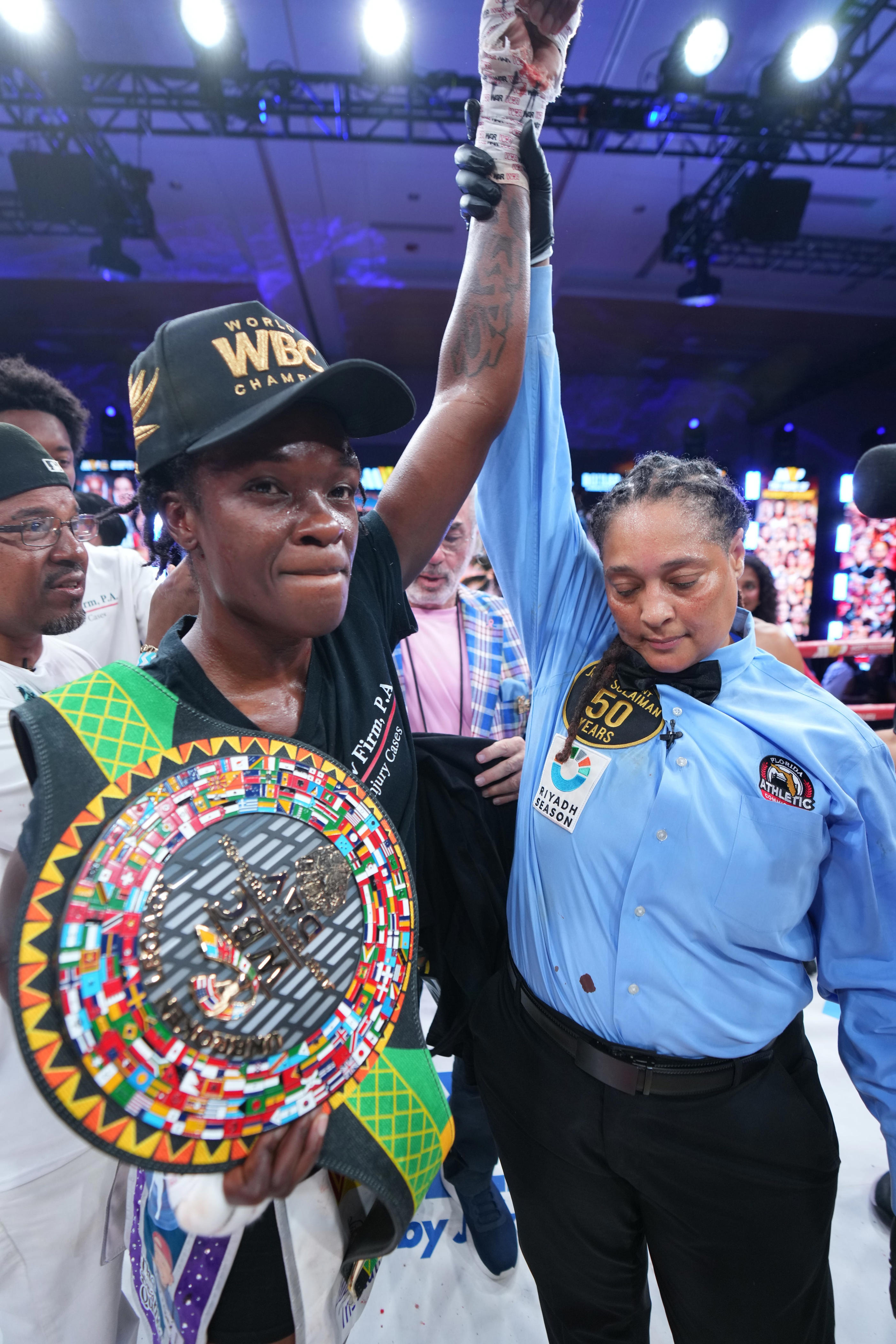 Tiara Brown retains WBC featherweight title with win over Hannah Rapp