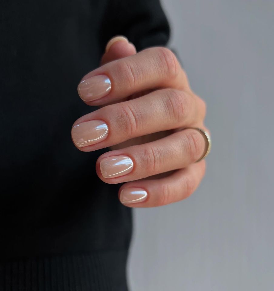 short pearl nails