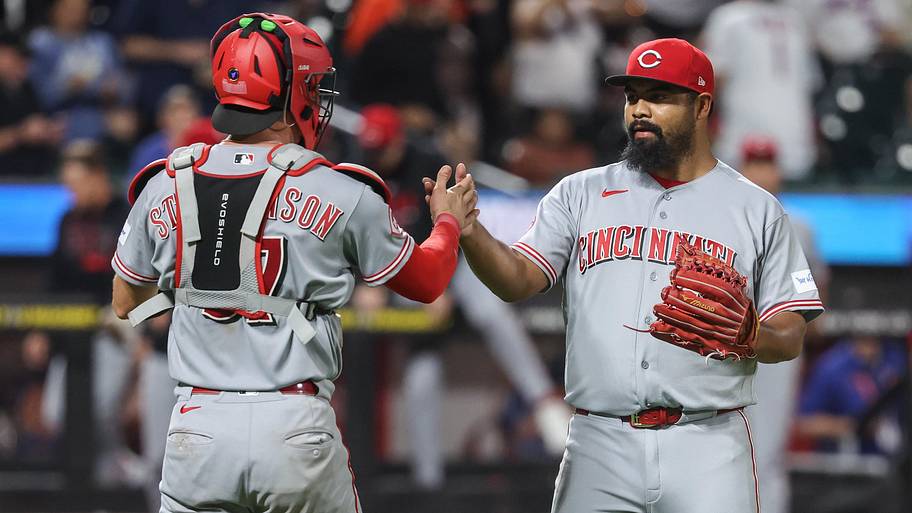 Reds drop fifth straight series, fall to Diamondbacks 5-3