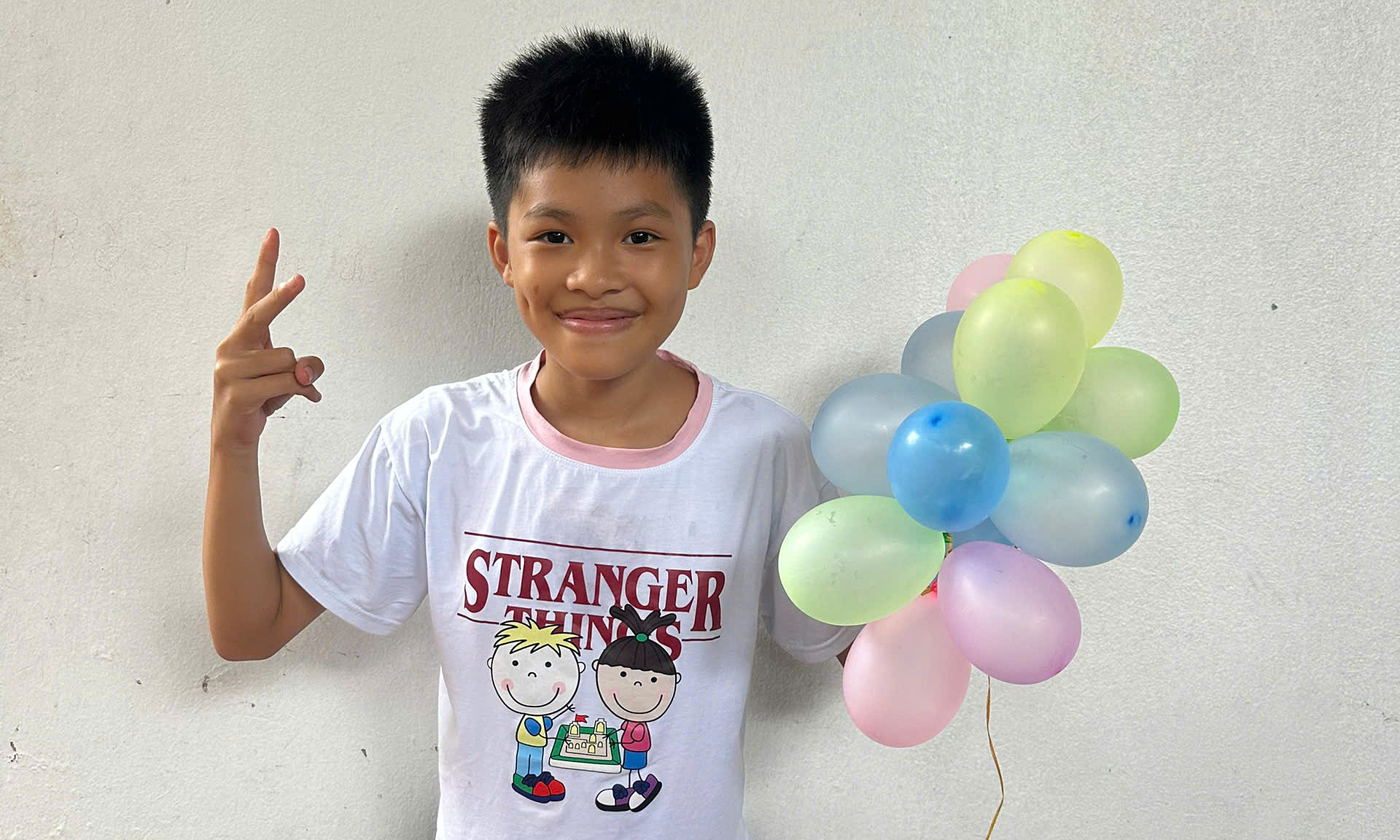 Thế giới trên giường bệnh của bé gái 14 tuổi